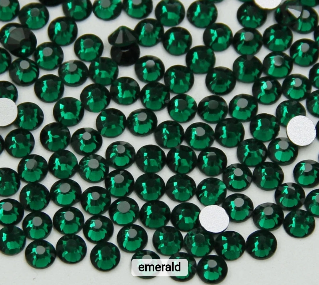 2500pcs Round Flatback Nail Rhinestones Mixed Sizes